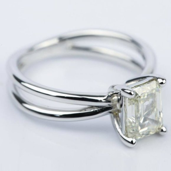 IGI 2 Ct Emerald Lab Grown Diamond Engagement Ring - Picture 3 of 4